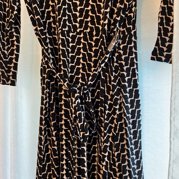 Seraphine wrap maternity dress - Picture 2 of 3